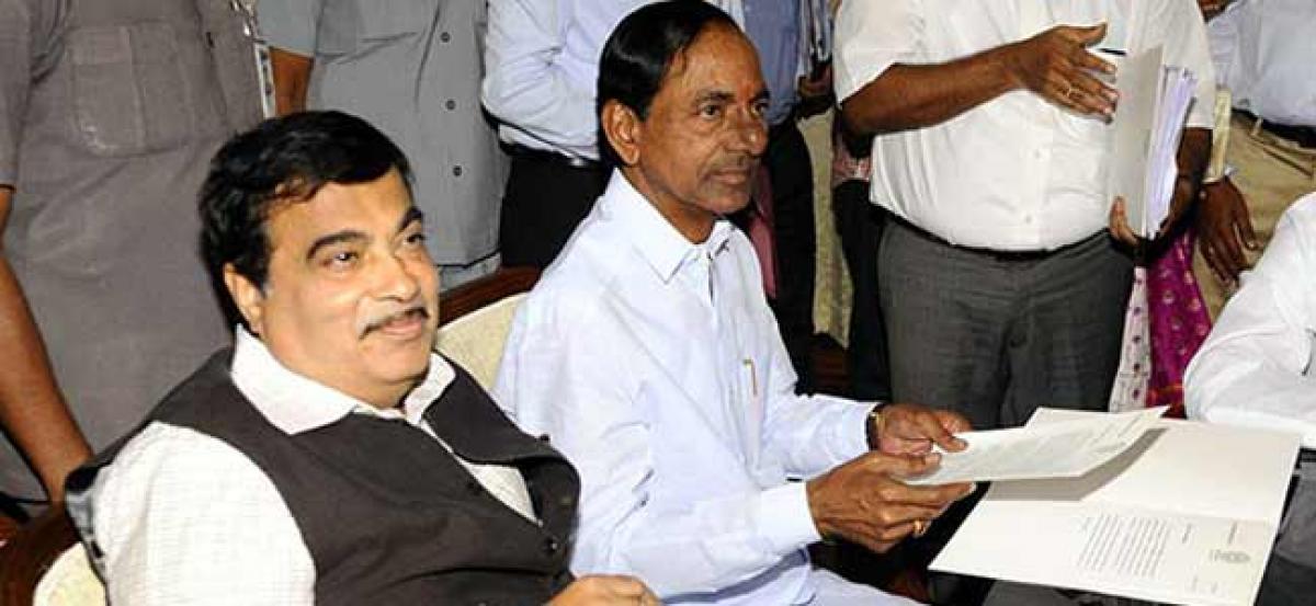 KCR meets Nithin Gadkari in Delhi; seeks sanction for Sita Rama lift irrigation scheme