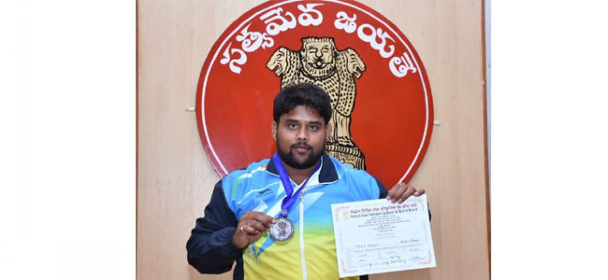 Collectorate staffer praised for excelling in sports