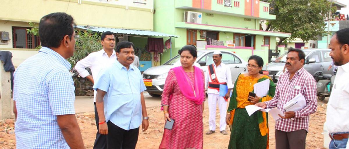 Commissioner visits Kakinada, holds meet with sanitation workers