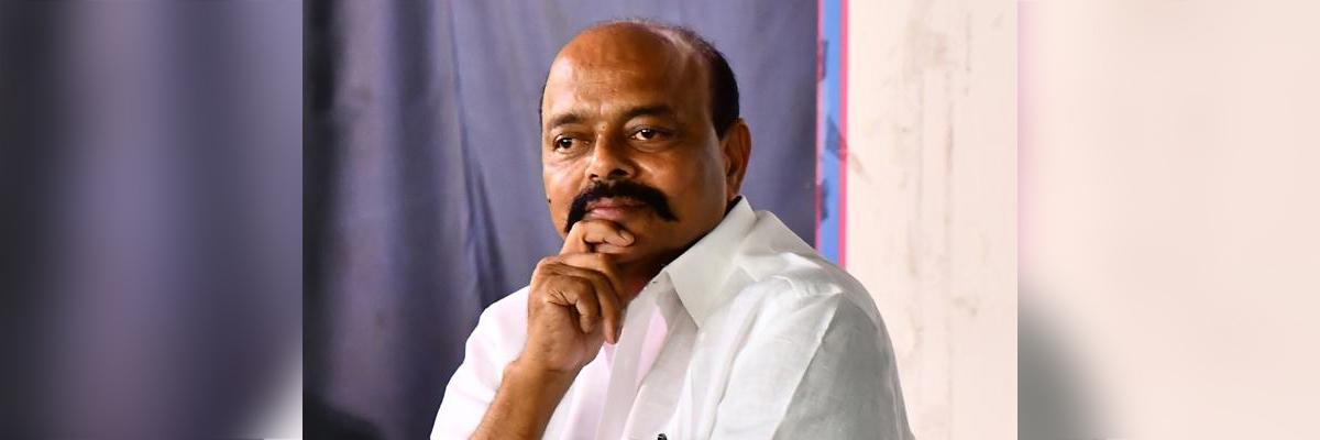 Konda Murali resigns from MLC post