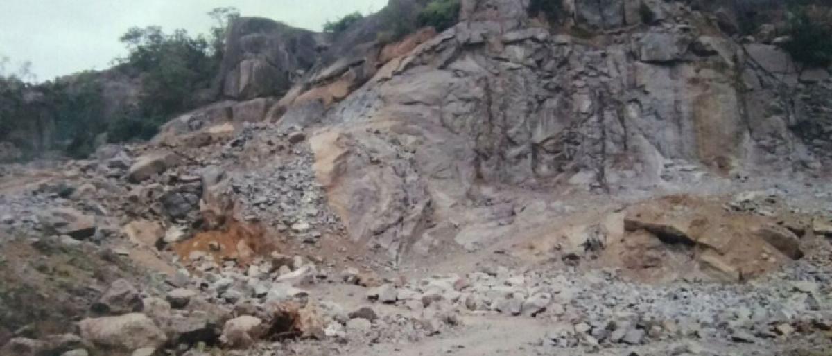 Illegal mining at Kothagattu hillock posing threat to Kakatiya era temple