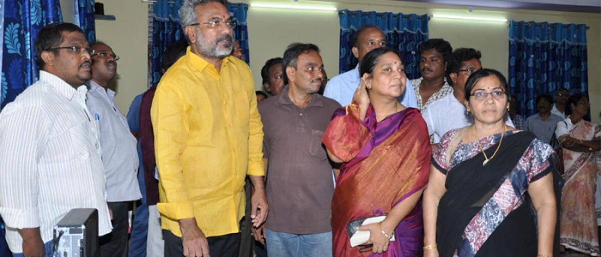 MLA  V  Venkateswara Rao opens digital classroom, lab in Kakinada