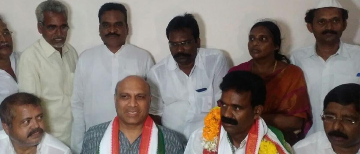 Akula Venkata Ramana assumes charge as Kakinada City Congress president