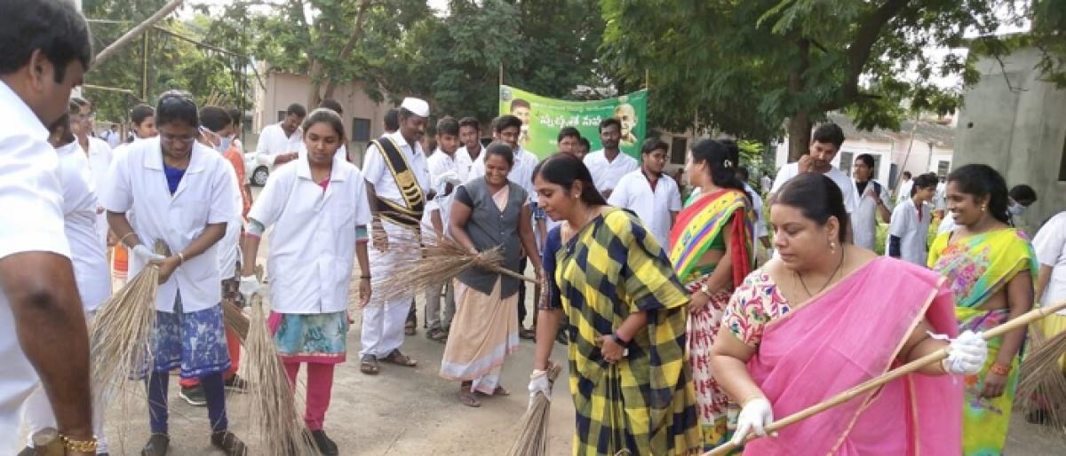 Kakinada Mayor, corporators take part in Swachhata Hi Seva