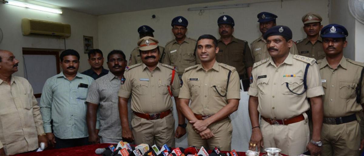 5 inter-district robbers held, property worth Rs 65.74 lakh recovered: Kakinada police