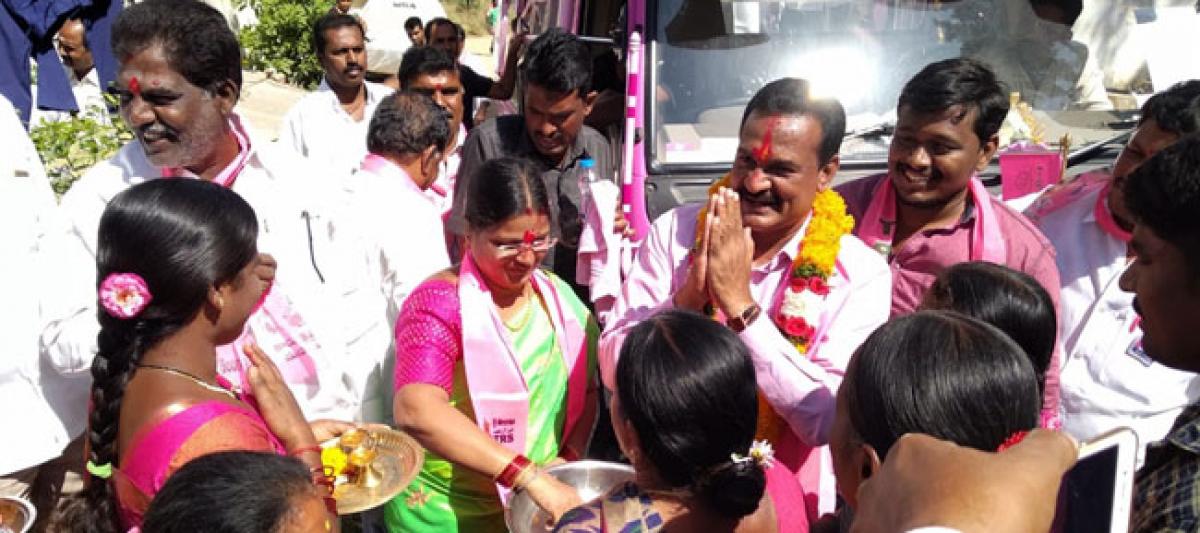 TRS candidate Govardhan Reddy gets warm welcome in villages