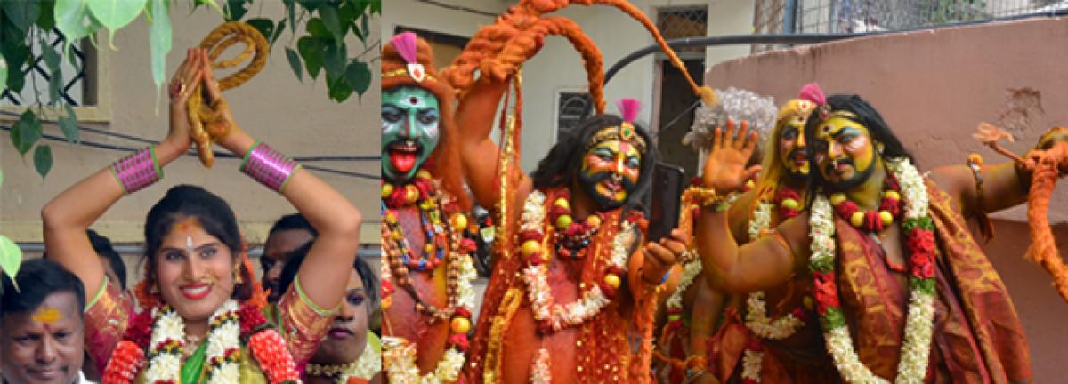 Hyderabad Bonalu Utsava Committee offered golden Bonam to Vijayawada Kanaka Durga