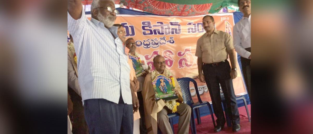 Prof Lakshmana Rao receives Jai Kisan award