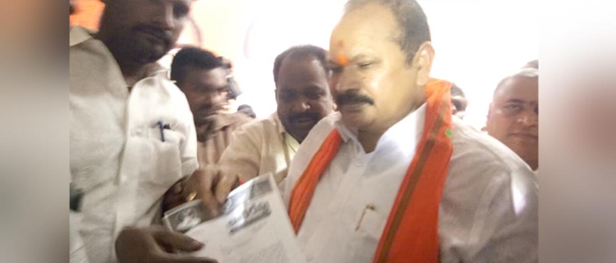 Rajakas meet Kanna Lakshminarayana, demad SC status