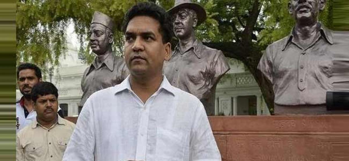 Delhi court grants bail to Kapil Mishra