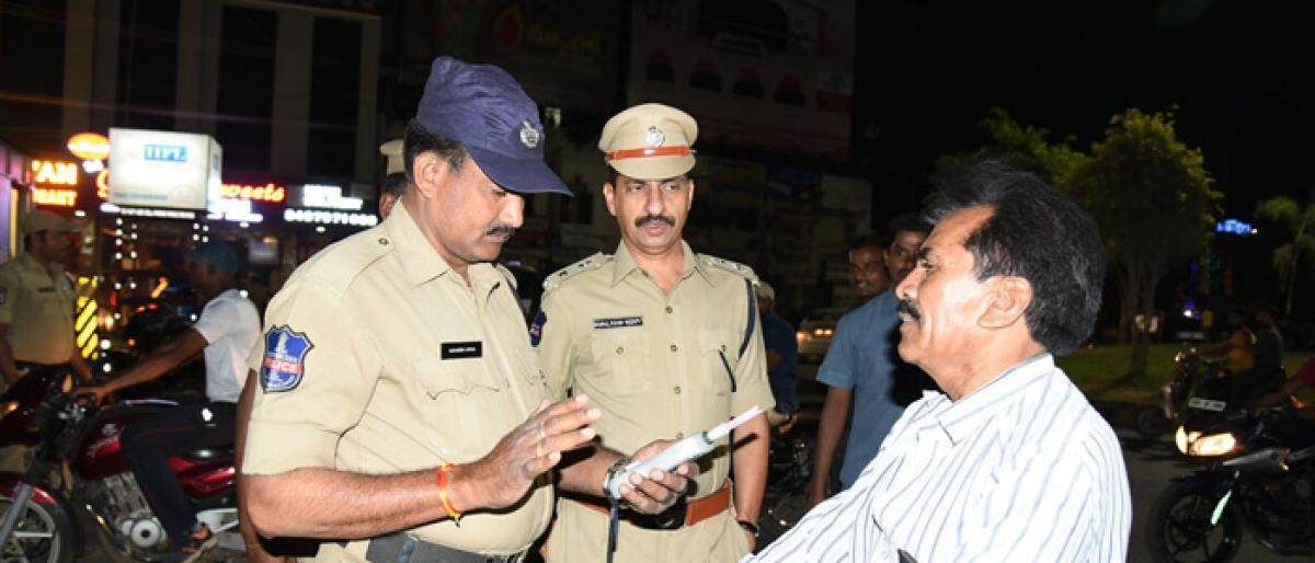 110 persons caught in drunk and drive checking Karimnagar