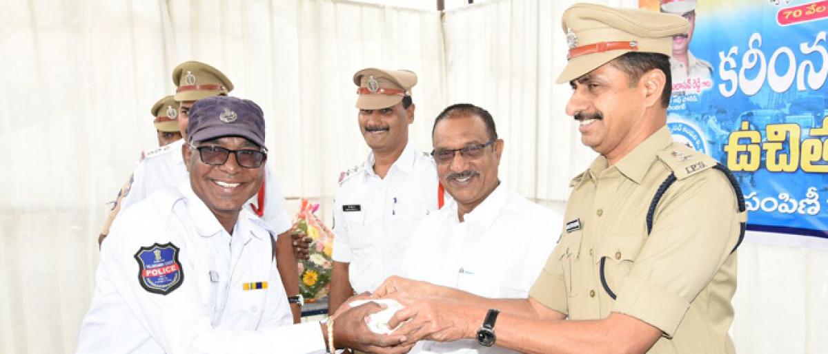 KDF distributes lassi packets to traffic police