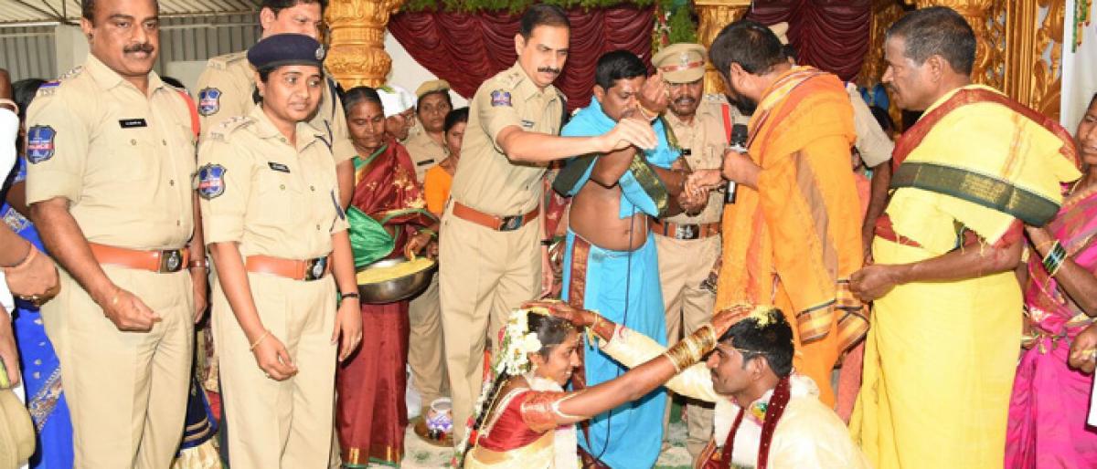 Caring cops conduct Dalit girl’s wedding