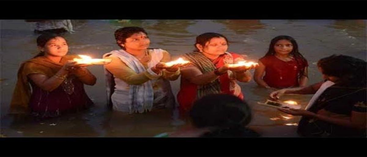 Devotees take holy dip to mark Karthika Pournami