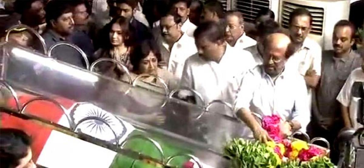 Rajinikanth, Sivakarthikeyan pays last respects to Karunanidhi, people throng Rajaji Hall