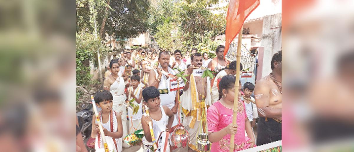 Many take part in Kavidi Seva procession