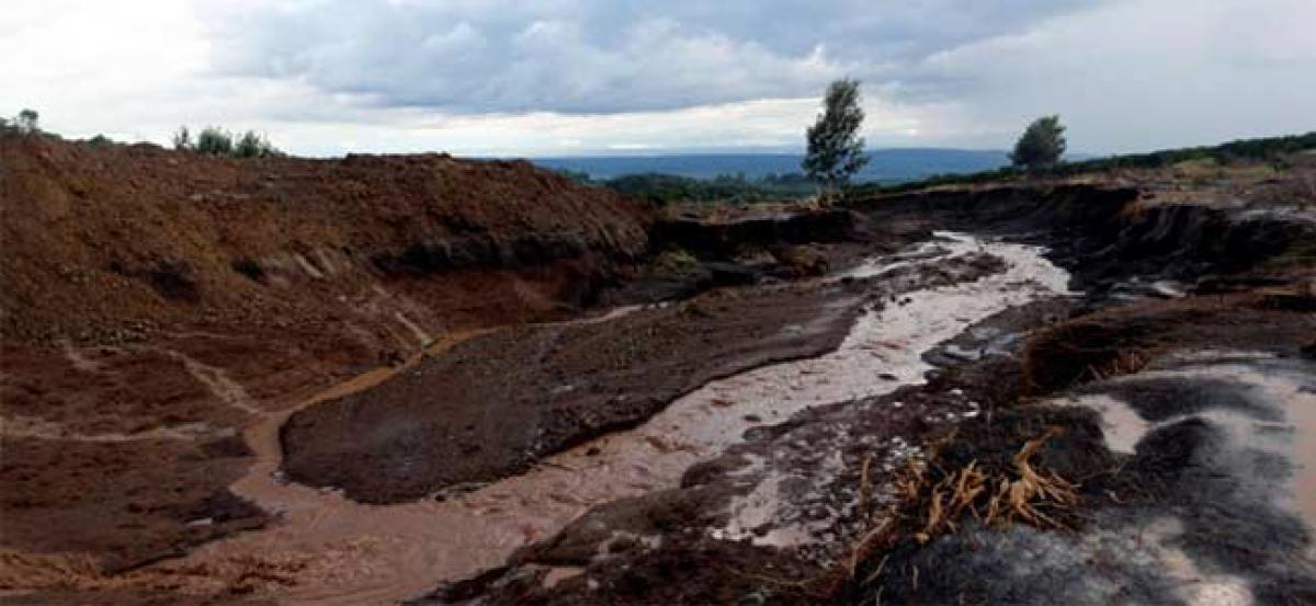 Kenya floods: Dam that burst killing 45 was built illegally, says report