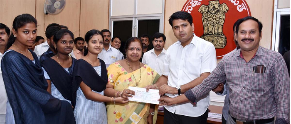 VSL college students donate for Kerala flood victims in Kakinada