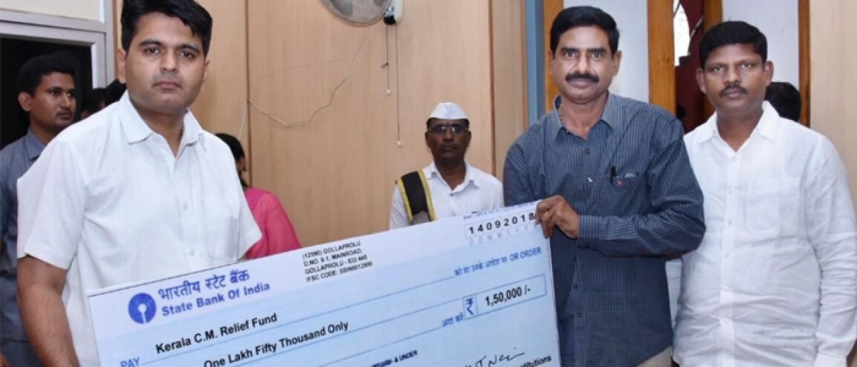 Madhuri Vidyalaya donates for Kerala flood victims in Kakinada