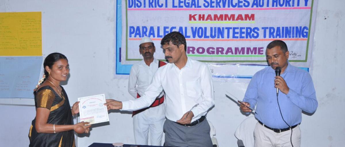 Paralegal volunteers urged to serve needy