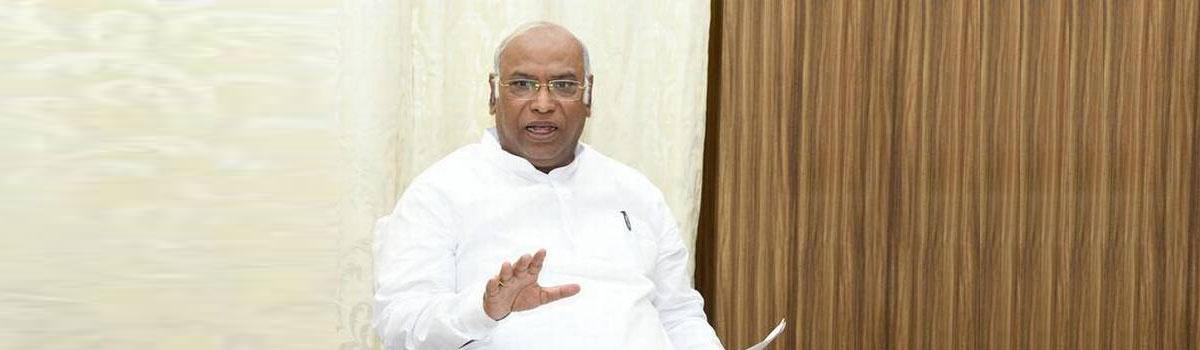 Telangana assembly elections 2018: NDA bullying, threatening opposition-ruled states: Kharge