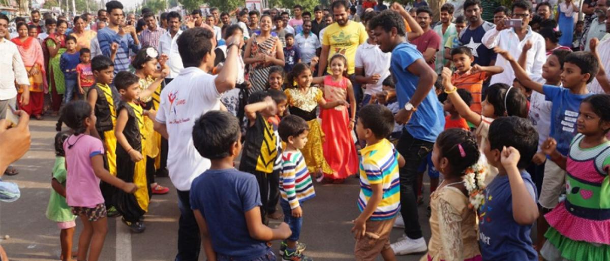 Kids shake a leg at Anandalahari