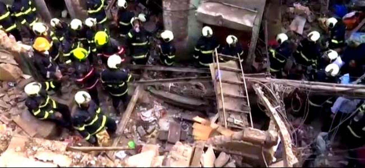 Three injured in Mumbai building collapse