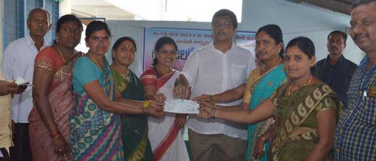 Kalyana Lakshmi cheques distributed in Bhadrachalam