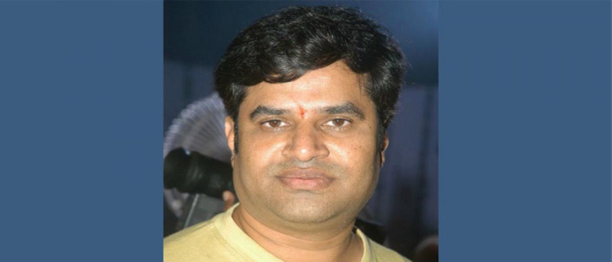 Case registered on telugu lyricist Kula sekhar in JubileeHills