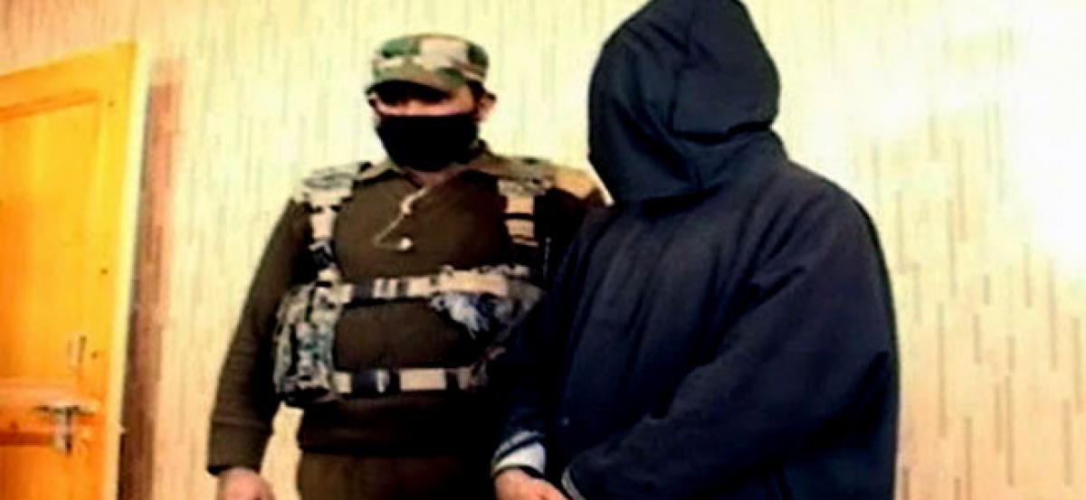 Hizbul Mujahideen militant arrested in Kulgam