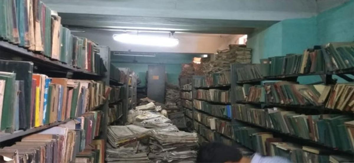 Historic library of Old City cries for attention