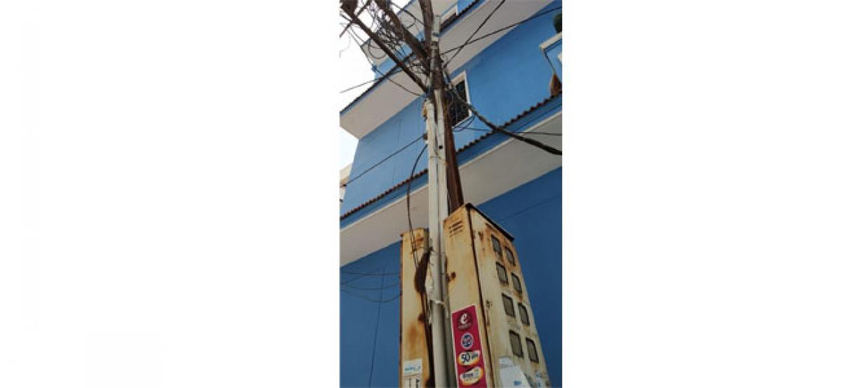 Streetlights on 24/7 Enlightened GHMC switches off streetlights manually