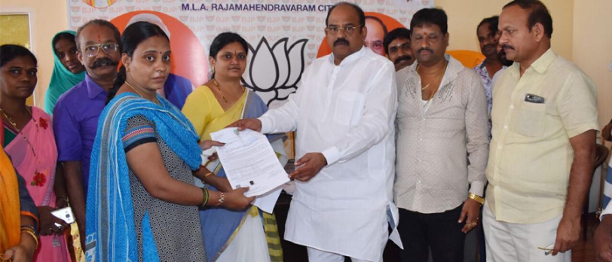MLA Dr Akula Satyanarayana distributes Letters of Credits worth 10.5L in Rajahmundry
