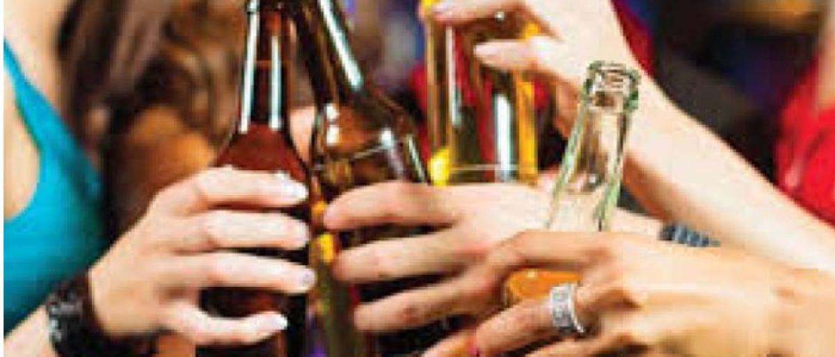 Govt earns highest revenues through liquor sales in Oct