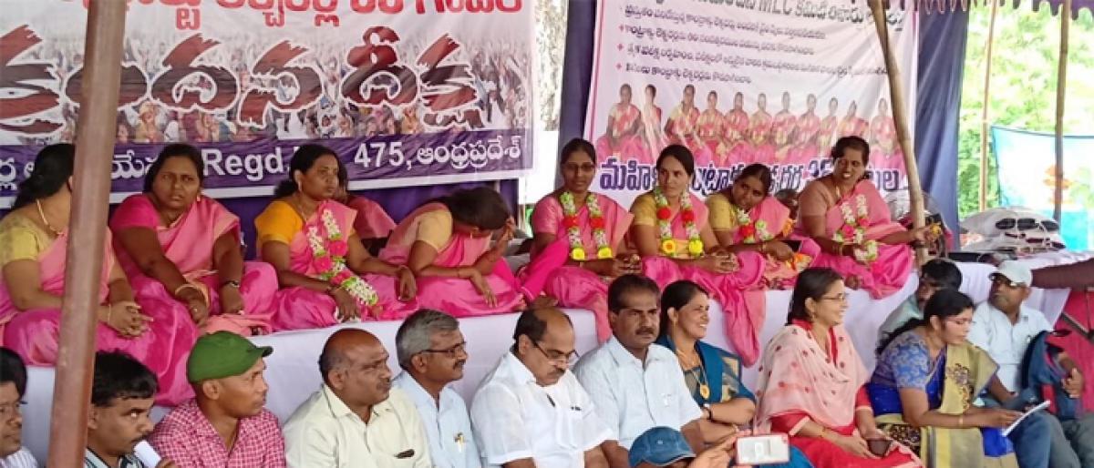 Contract lecturers ended 36 hour fast in Vijayawada