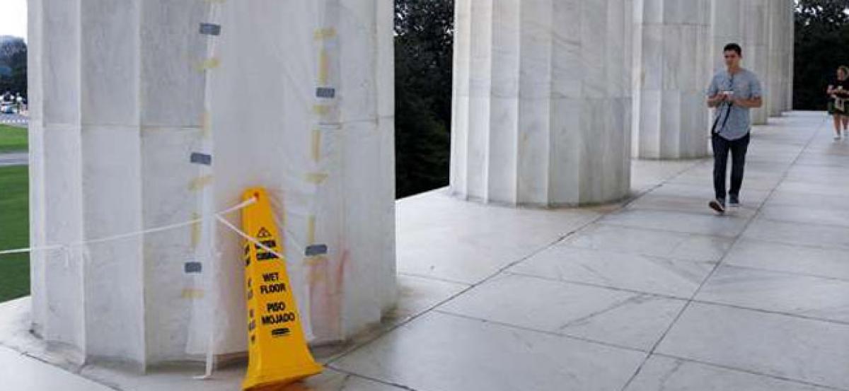 Lincoln Memorial in Washington vandalised with expletive