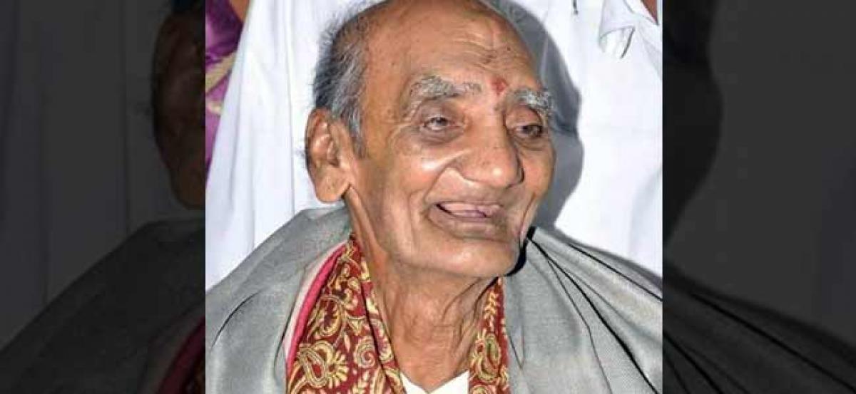 Legendary Telugu poet Kapilavai Lingamurthy dies at 90