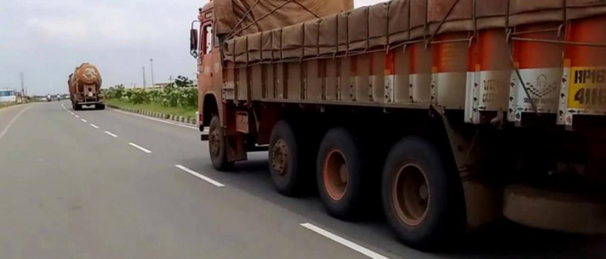 Dacoits rob lorry driver at knife-point in Nalgonda