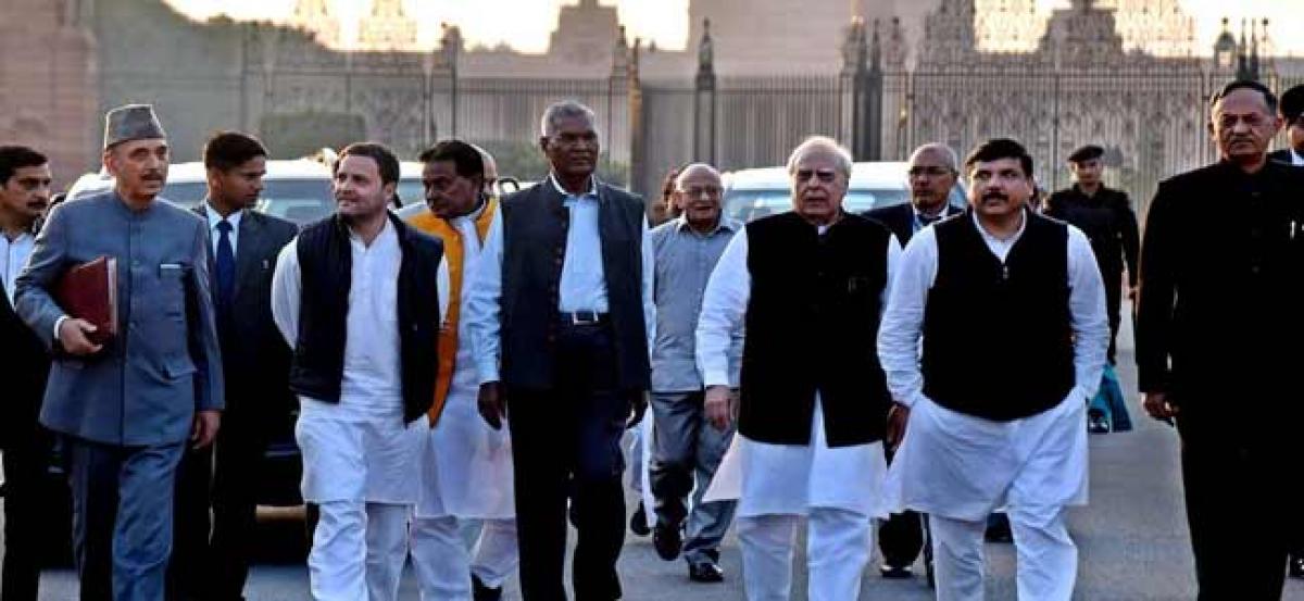 Loyas death: Rahul Gandhi leads 114 MPs to meet prez Kovind, demands SIT probe