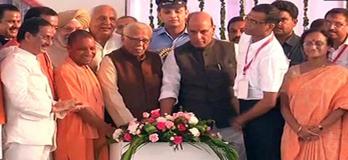 Adityanath, Rajnath jointly flag off Lucknow Metro