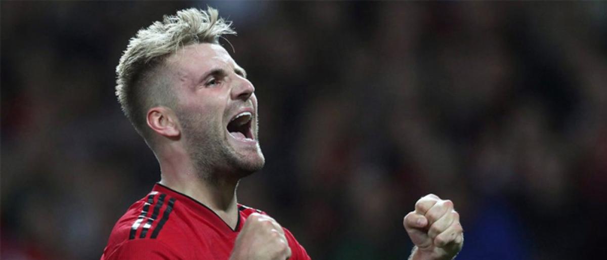 Manchester United’s Shaw signs contract extension