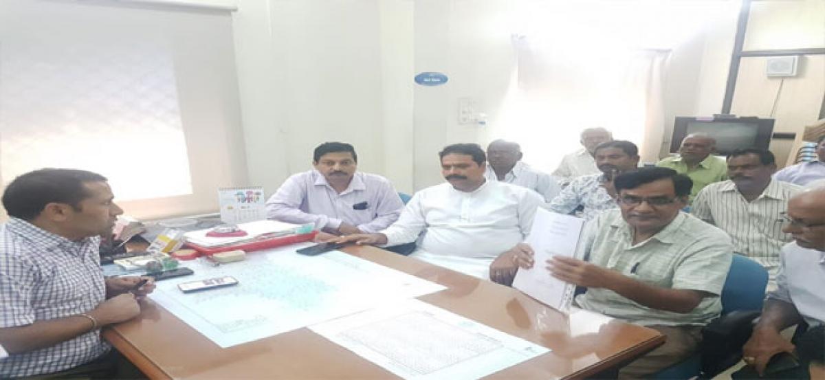 Corporator Jagadishwar Goud requests arrangements for Bonalu festival in Hafizpet