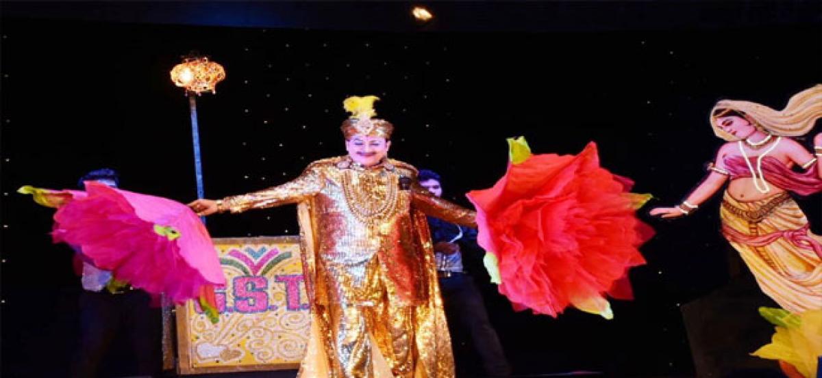 Magician Jadugar Anand diamond jubilee show a huge hit