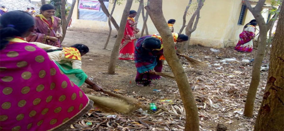 Satya Sai Mahila Wing conducts Grama Seva