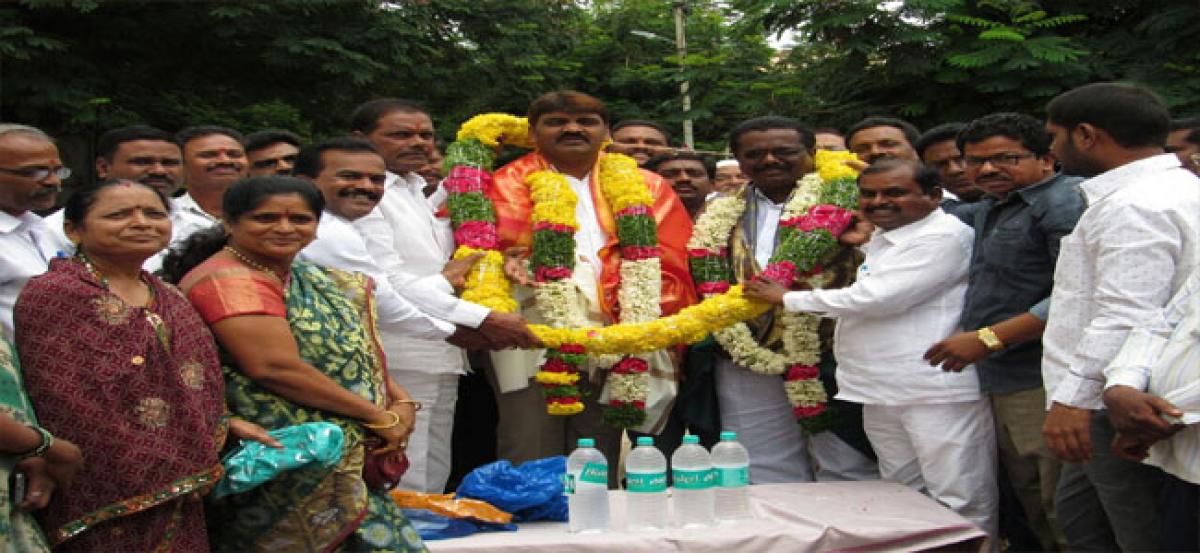 Residents felicitate Mayor, corporator for development works in colonies