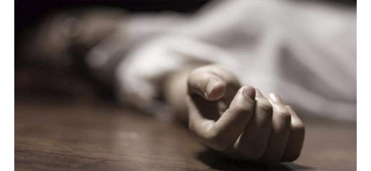 Man strangulates wife to death, surrenders to police