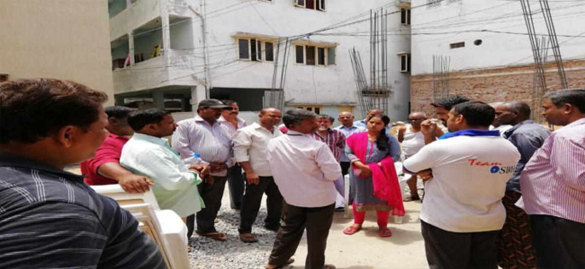 Corporator visits Dhoodh Khana Basthi