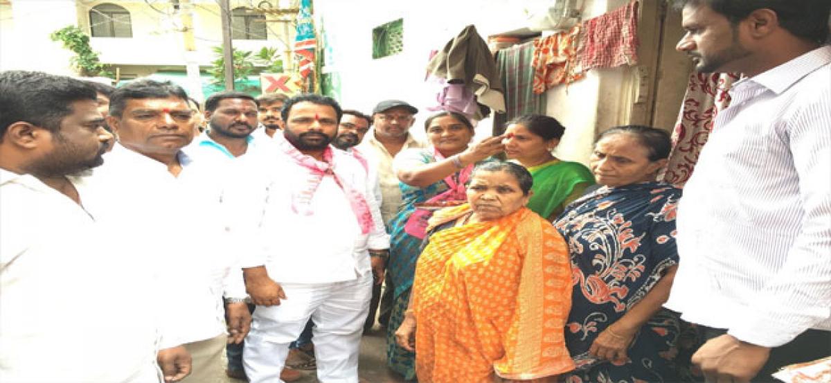 Manne Govardhan Reddy invites people to Pragathi Nivedana Sabha