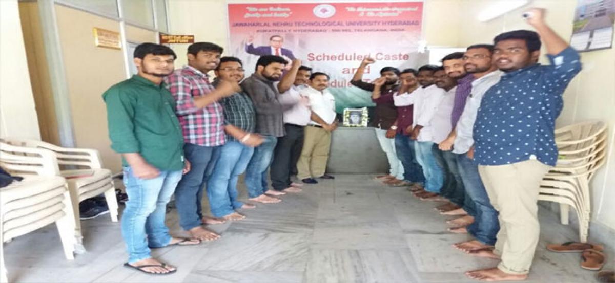 JNTU-H SC, ST students celebrate Phule jayanti