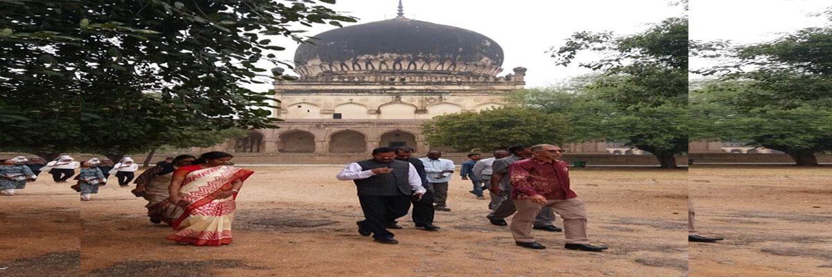 Malaysian minister Mohammed Bakhtiar Bin Wan Chik visits Shahi Tombs